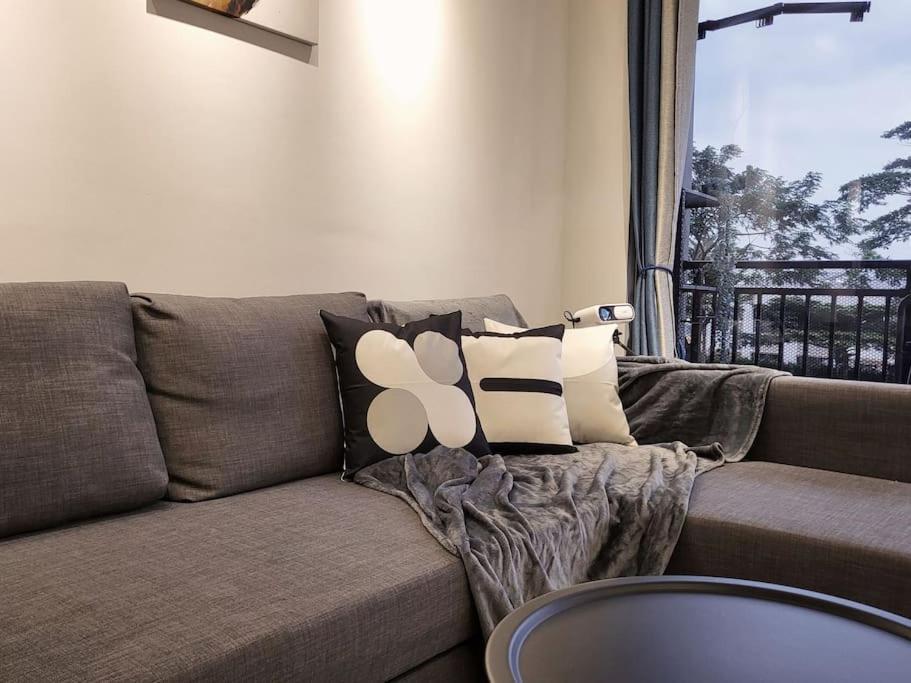 Luxury Private Cinema Experience - Free Parking Apartment *